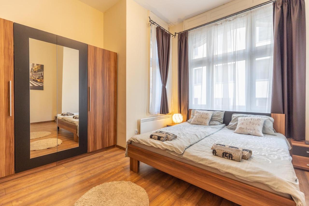 Wiky'S Apartman With 3Bathrooms บูดาเปสต์ ภายนอก รูปภาพ