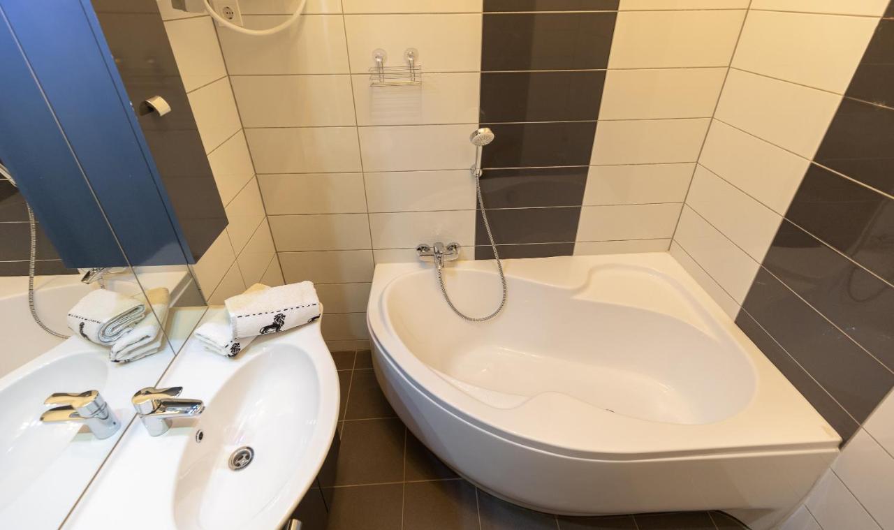 Wiky'S Apartman With 3Bathrooms บูดาเปสต์ ภายนอก รูปภาพ